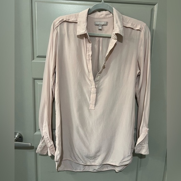 Banana Republic Tops - Banana Republic 100% Silk Blush Blouse